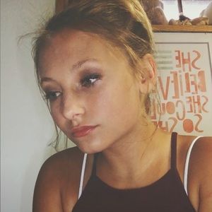 Meet your Posher, Alyssa